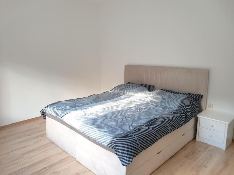 Schoene 2 Zimmer Wohnung Im Herzen Von Gleisdorf Bagian luar foto